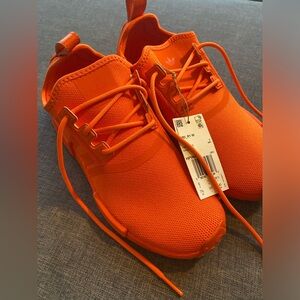 Adidas Originals NMD R1 in 7.5W/6Y (NEW)